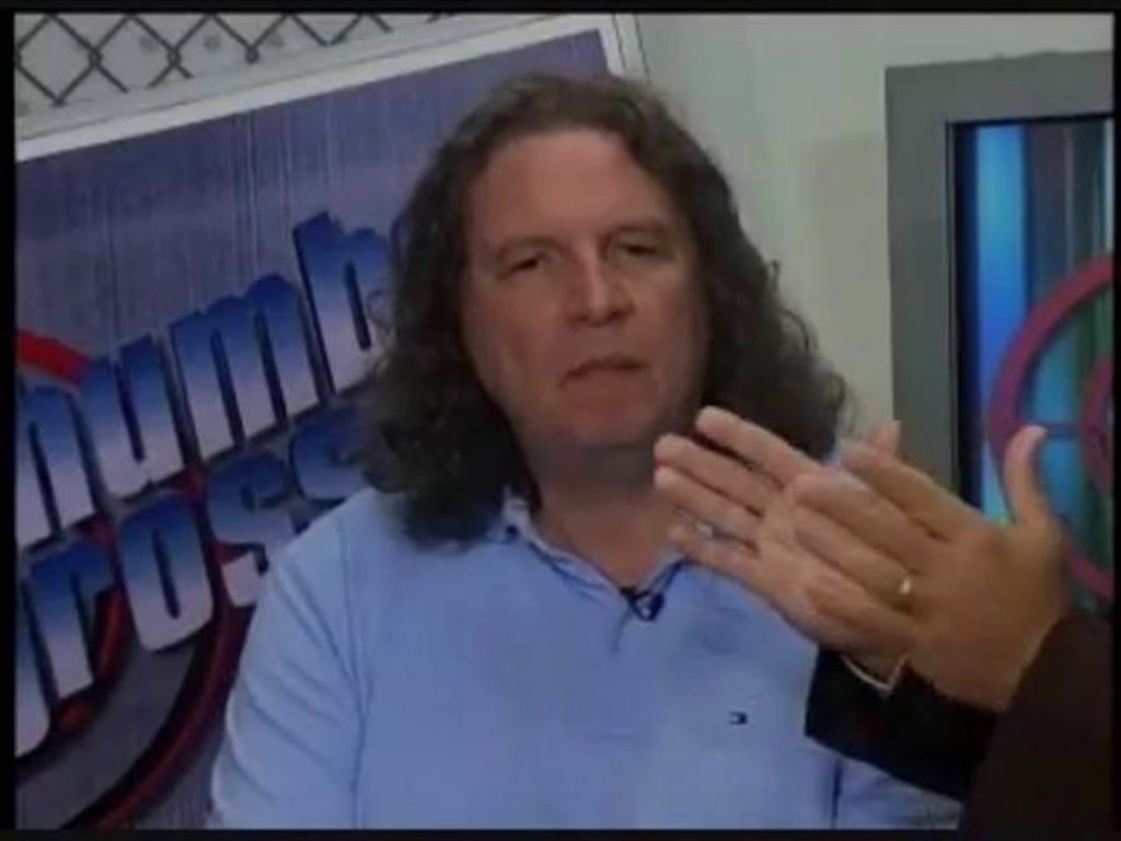 Será que este vídeo não está meio "fora de época" senador?