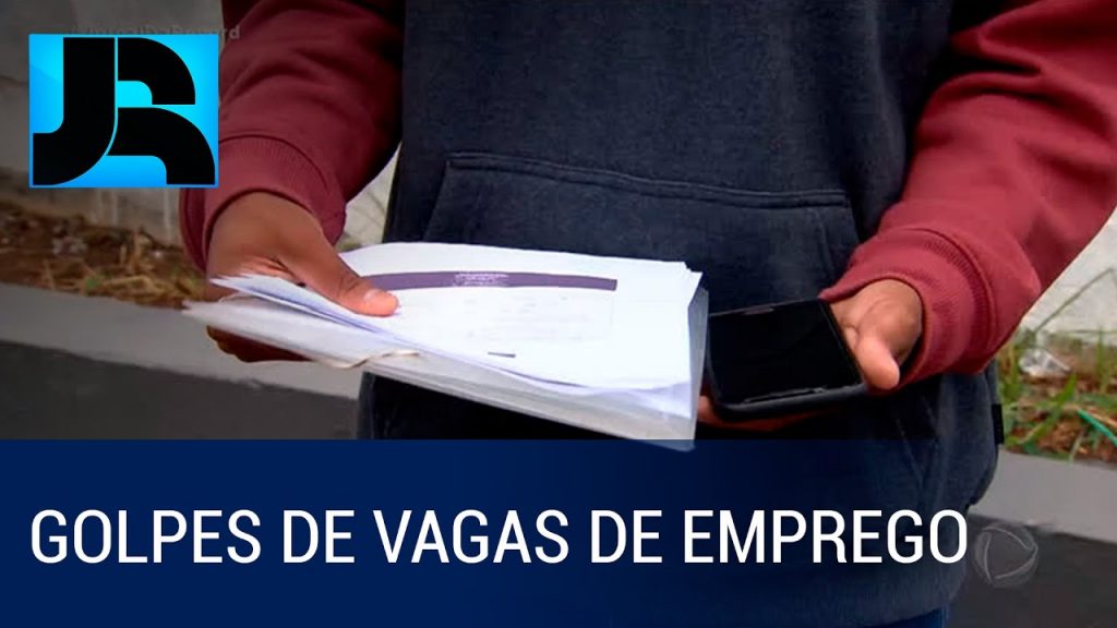 Centenas de brasileiros em busca de emprego são vítimas de golpes